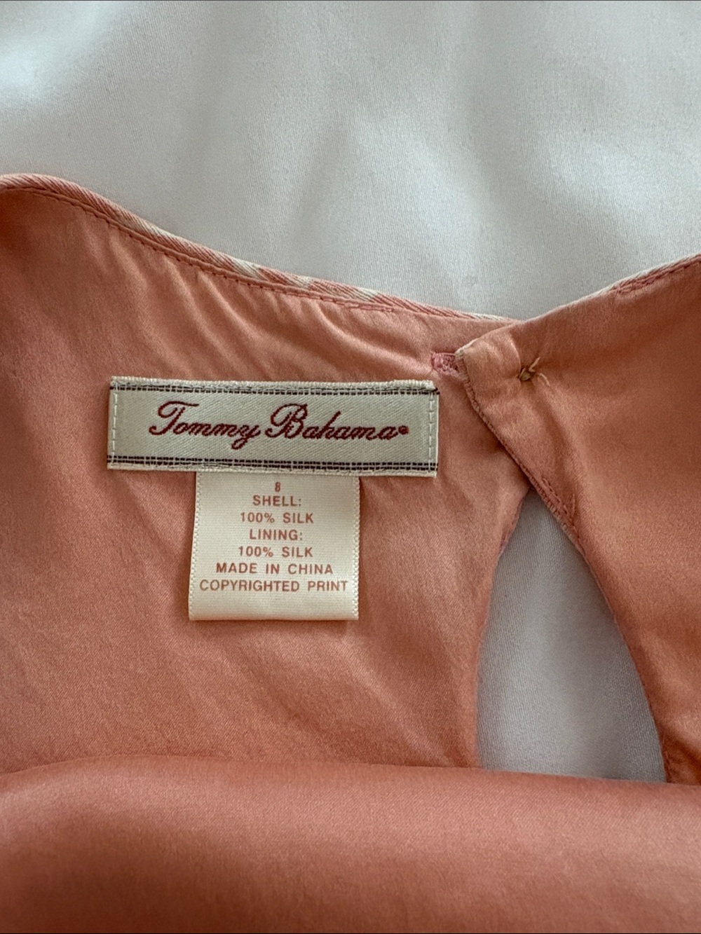 100% Silk Tommy Bahama Coral Tank with Cream Tropical Print - Picture 4 of 4